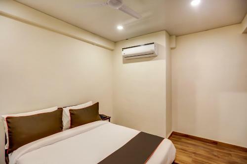Hotel Collection O 45853 Sr Inn Awas Vikas