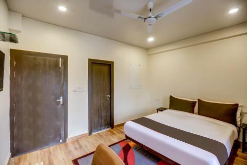 Hotel Collection O 45853 Sr Inn Awas Vikas