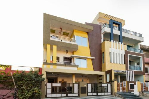Hotel Oyo 29233 Om Gulmohar Avenue
