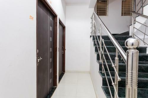 Hotel Oyo 29233 Om Gulmohar Avenue