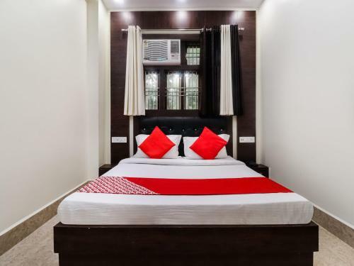 Oyo 77158 Hotel Swastik Palace