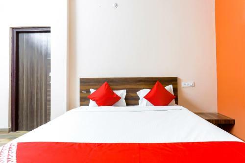 Hotel Oyo 44026 Samrudhi Residency