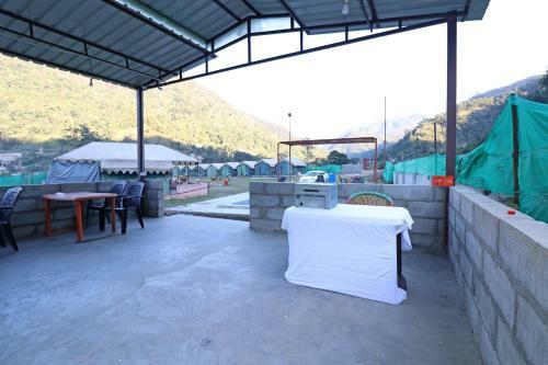 Hotel Oyo 26673 Bairagarh Resort