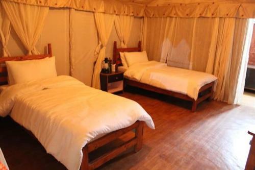 Camp Kasbah, Bir