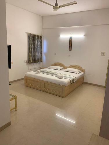 Hostal Comfortable & Relaxing Stay In Bandra East