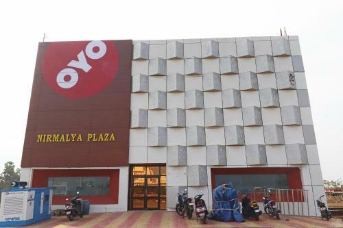 Hotel Oyo 28645 Nirmalya Plaza