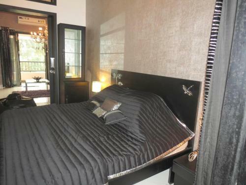 16) Stunning Boutique Feel Serviced Apartment Wifi