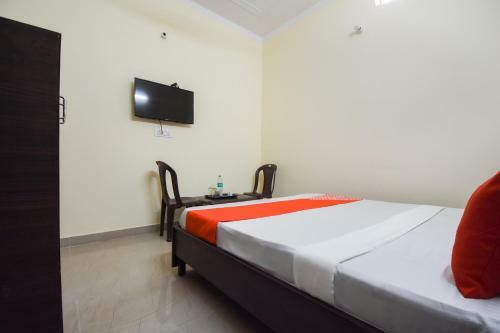 Oyo 49051 Hotel Crown Plaza