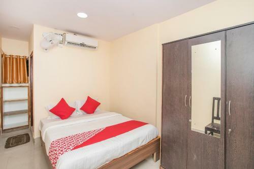 Hotel Oyo 15818 Om Sai Residency