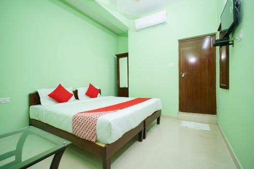 Hotel Oyo 26253 Malabar Plaza Residency
