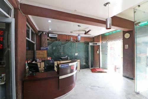 Oyo 40857 Sri Ram Hotel & Restaurant