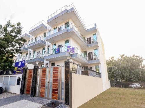 Hotel Oyo 78560 Collection O Siris Road Dlf Phase 3