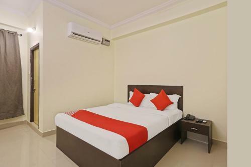 Hotel Oyo 35467 Shiridi Residency