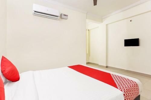 Hotel Oyo 35467 Shiridi Residency