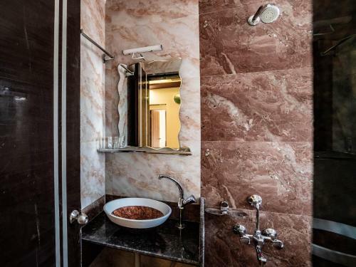 Bed & Breakfast Pooja Villa Suites