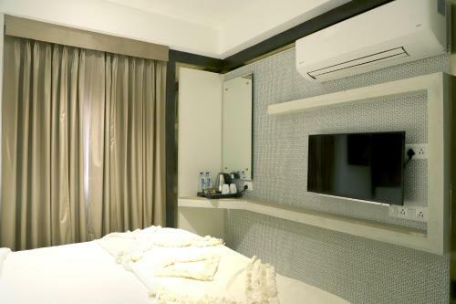 Hotel Grand Girdhar