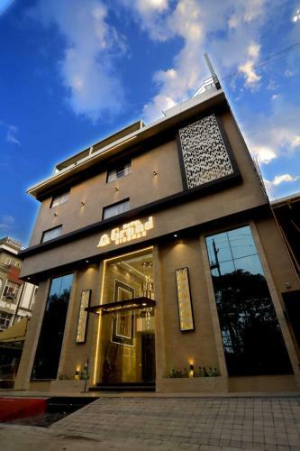 Hotel Grand Girdhar