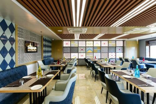 Express11 Hotel