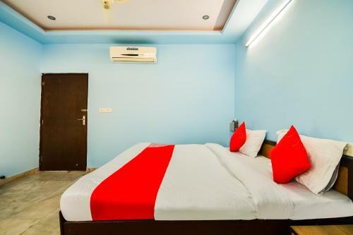 Oyo 62492 Hotel Royal Residency