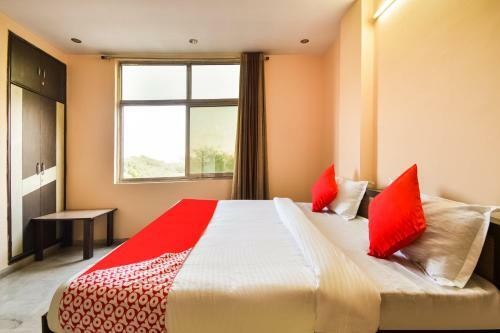 Oyo 62492 Hotel Royal Residency