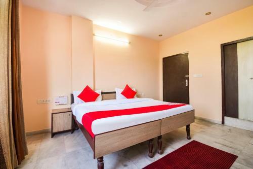 Oyo 62492 Hotel Royal Residency
