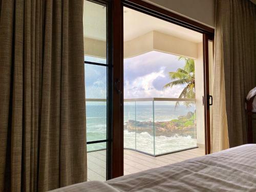 Hotel Rockholm At The Light House Beach