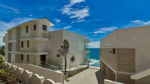 Hotel Rockholm At The Light House Beach