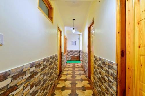 Hotel Oyo 38167 Maa Charan Residency