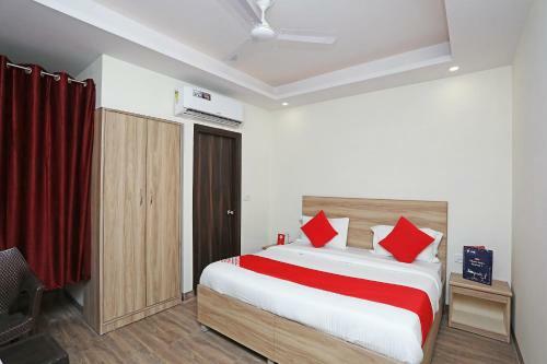 Hotel Oyo 33015 Golden Bliss