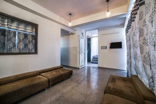 Oyo 14388 Hotel Good Day Inn