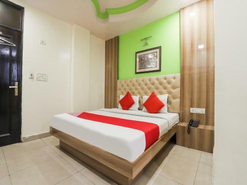 Hotel Oyo 75789 Golden Stays