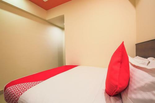 Oyo Flagship 76609 Shiv Hotel Sector 33 Begampur