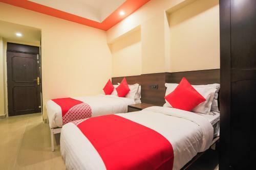 Oyo Flagship 76609 Shiv Hotel Sector 33 Begampur