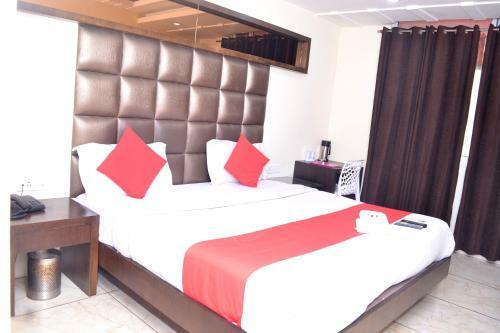 Hotel Bella 69 At Rk Ashram Metro Station