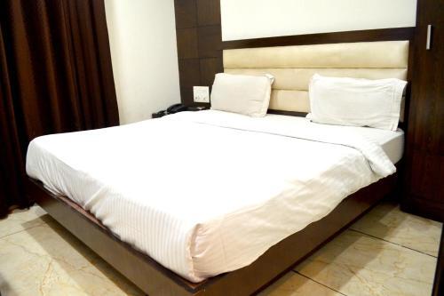 Hotel Bella 69 At Rk Ashram Metro Station