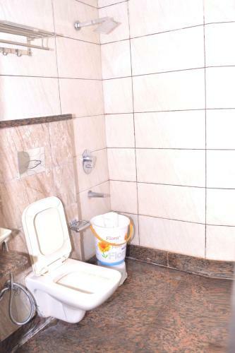 Hotel Bella 69 At Rk Ashram Metro Station