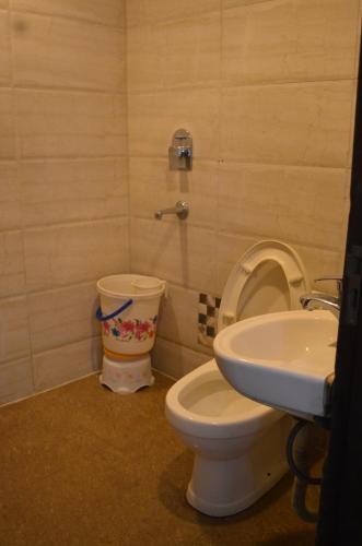 Hotel Bella 69 At Rk Ashram Metro Station