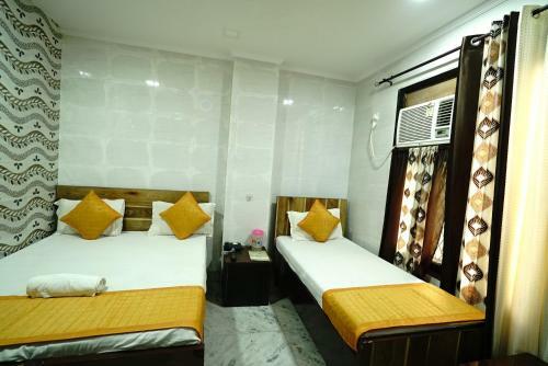 Hotel New Rajdhani Inn - Couple Friendly Stays