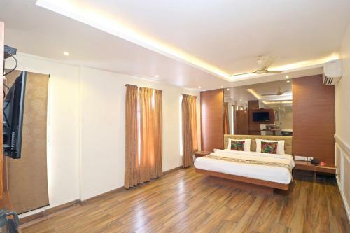 Oyo 16082 Hotel Imperial Corner