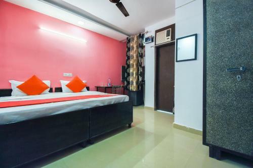 Oyo 49541 Hotel Waris Residency