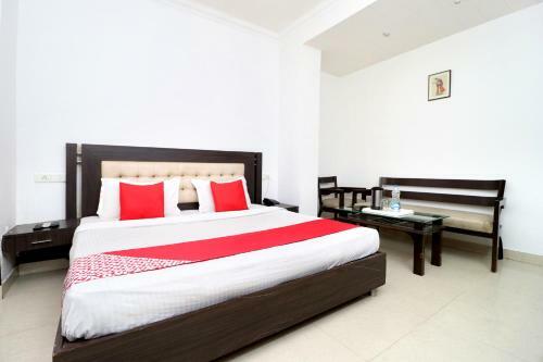 Oyo 8627 Hotel Space