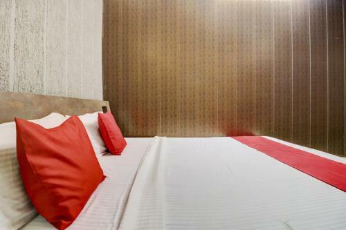 Oyo 77889 Hotel Viva City
