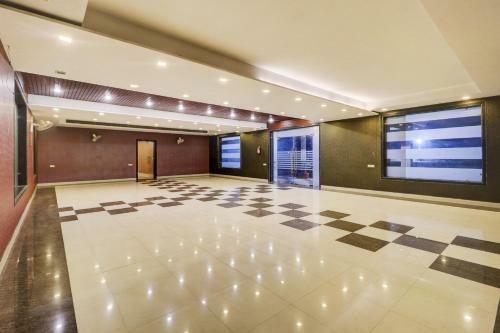 Oyo 77889 Hotel Viva City