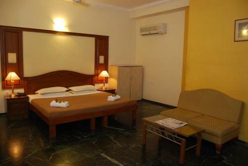 Hotel Vinayaga Excellency By Poppys Tirupur