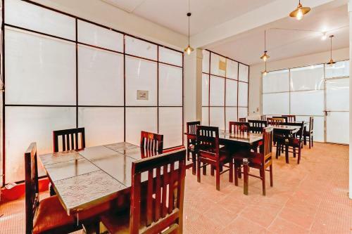 Hotel Oyo Silverkey Executive Stays 44246 Galaxy Inn