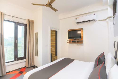 Hotel Collection O 50154 Sangvi Palace