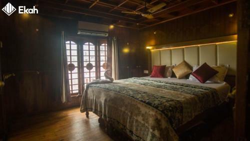 Ekah Backwaters Cruise -houseboat , Alleppey