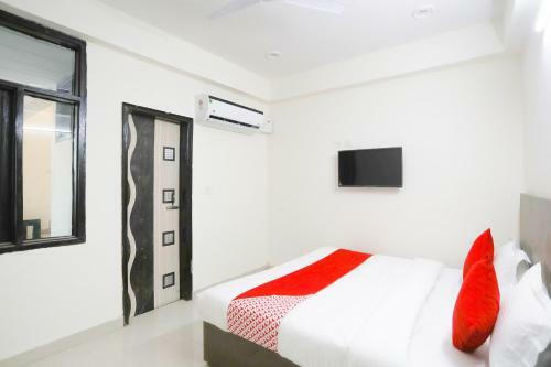 Oyo 61722 Rajmahal Residency Hotel