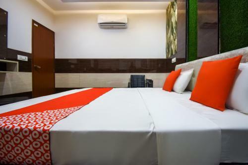 Oyo 70744 Hotel Atharv
