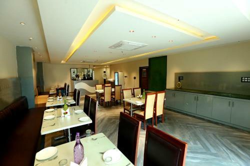 Fabhotel Prime Red Velvet Zirakpur